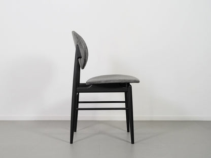ノームアーキテクツがデザインしたアウトラインチェア・スミ・ブラック