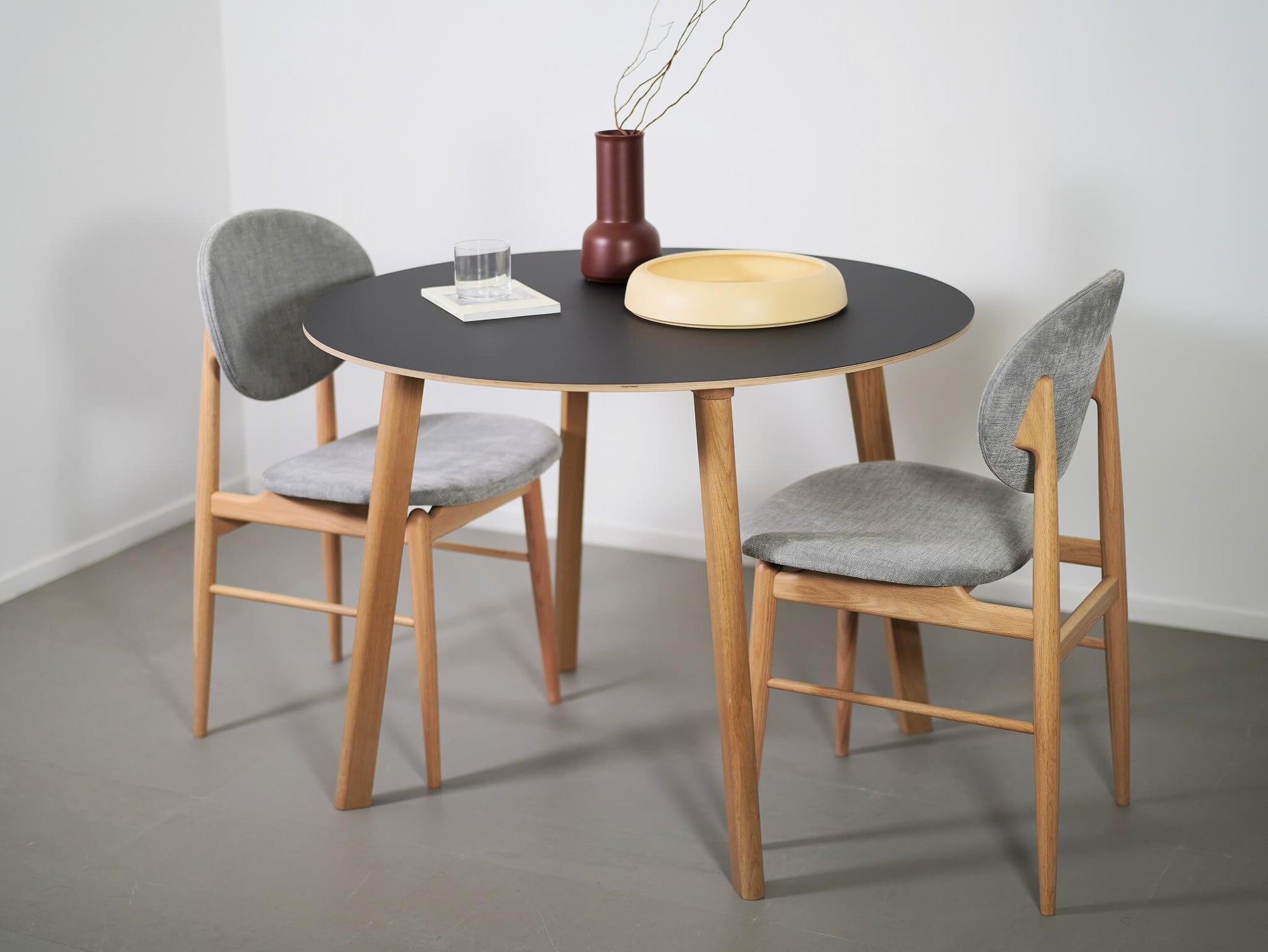 ロナン＆エルワン・ブルレックがデザインしたHAYのdeux220・丸テーブル・ブラック