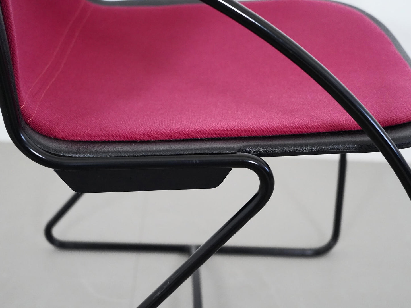 パレード スチールケース レッド ファブリック / Parade Steelcase 在庫4→3