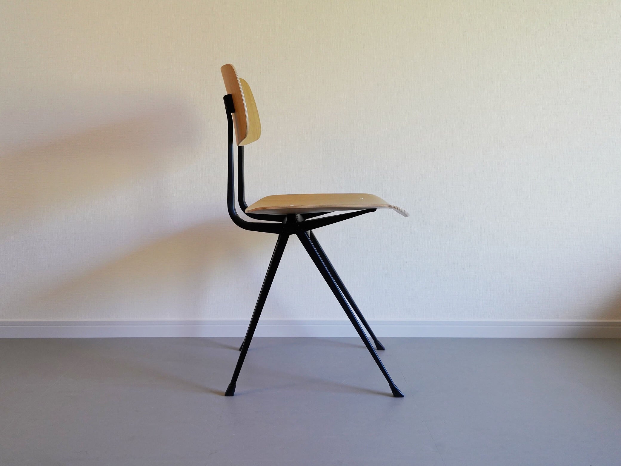 リザルトチェア ヘイ オーク×ブラック フリソ・クラマー ヴィム・リートフェルト 中古 ユーズド / Result Chair HAY Friso  Kramer Wim Rietveld – CAGUYA