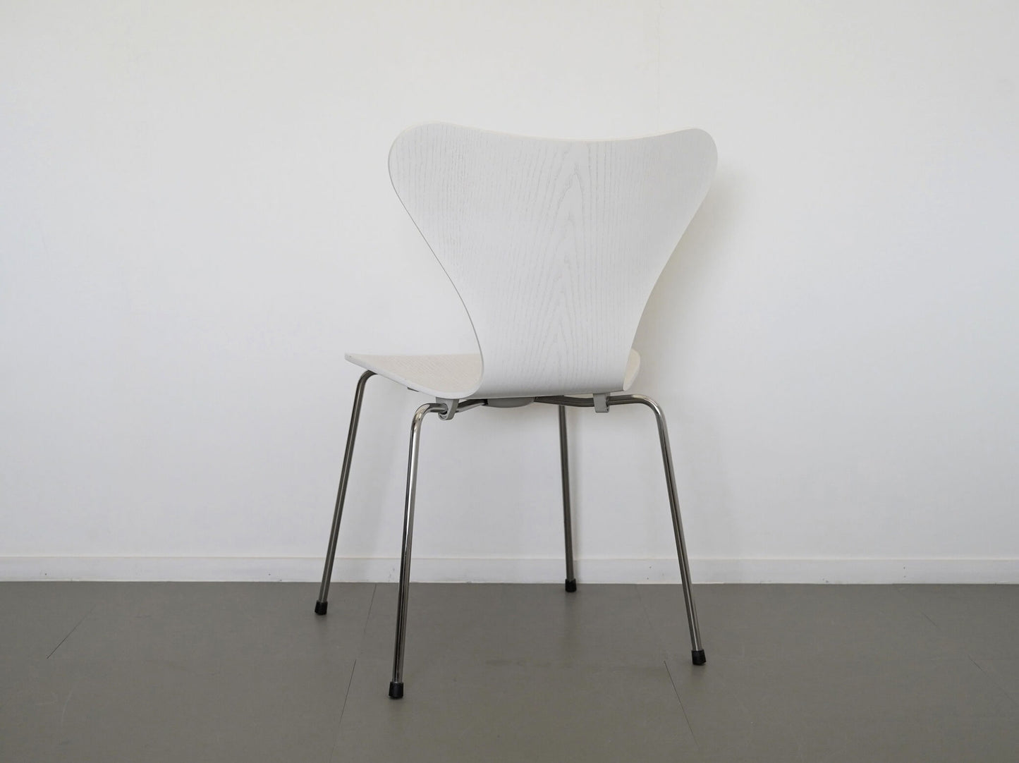 セブンチェア ホワイト カラードアッシュ フリッツ・ハンセン アルネ・ヤコブセン / Seven Chair White Fritz Hansen Arne Jacobsen 在庫4→3