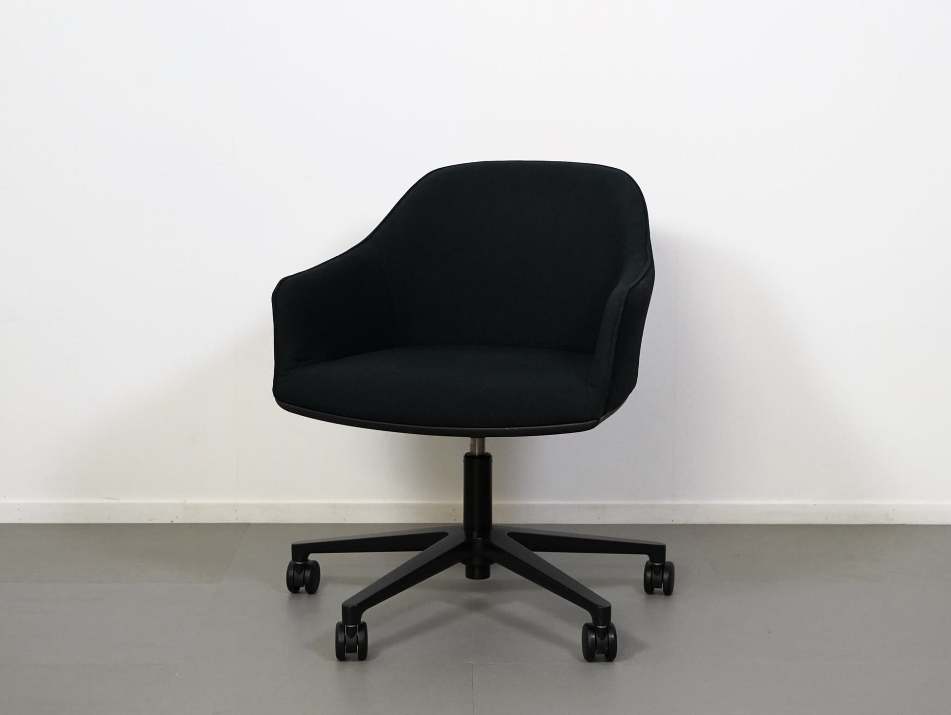 ブルレック兄弟がデザインしたヴィトラのソフトシェルチェア・5スターキャスター・キャスター