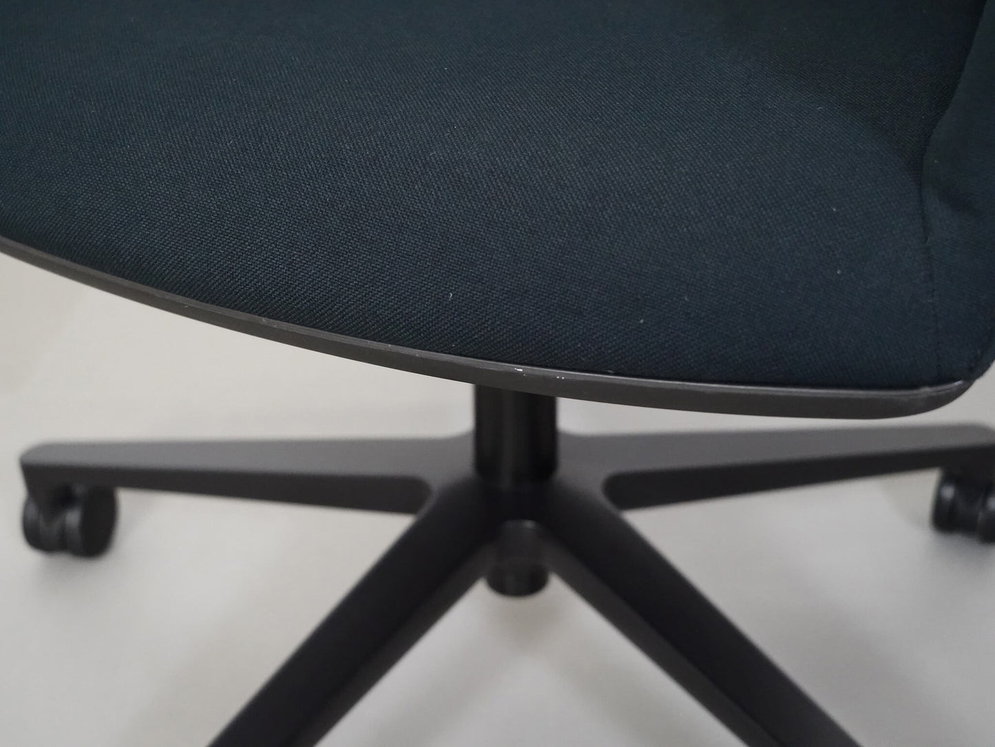 ソフトシェル チェア ５スターベース 昇降 キャスター ネイビー ロナン＆エルワン・ブルレック ヴィトラ / Softshell Chair 5-Star Base Ronan & Erwan Bouroullec