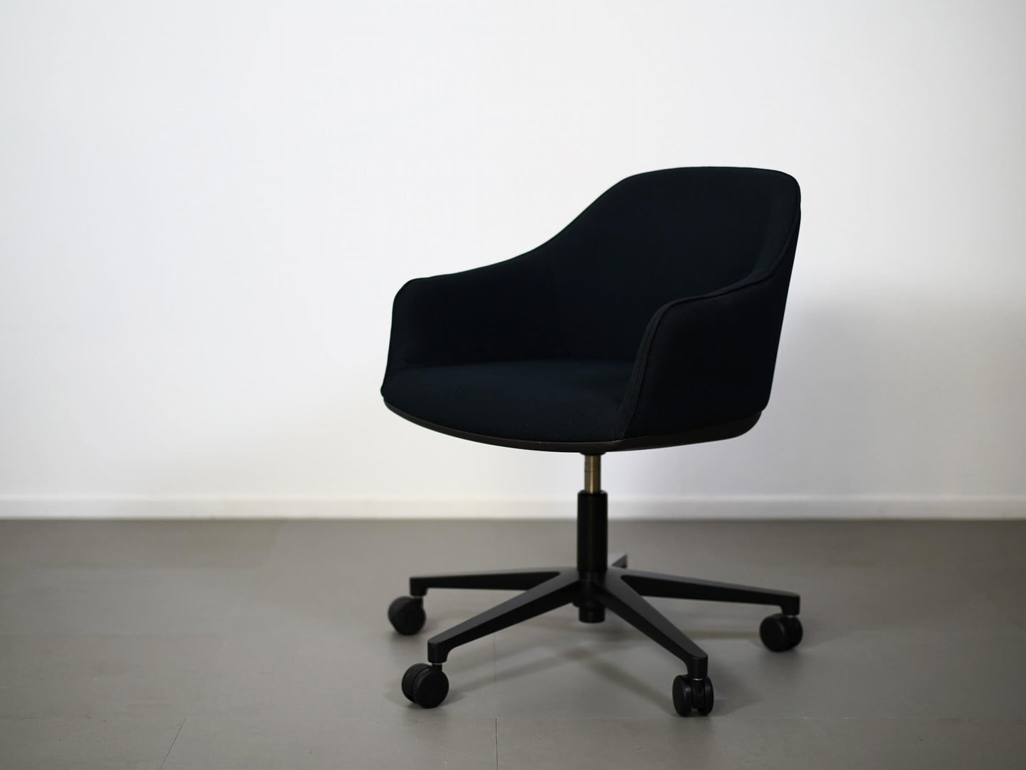 ブルレック兄弟がデザインしたヴィトラのソフトシェルチェア・5スターキャスター・キャスター
