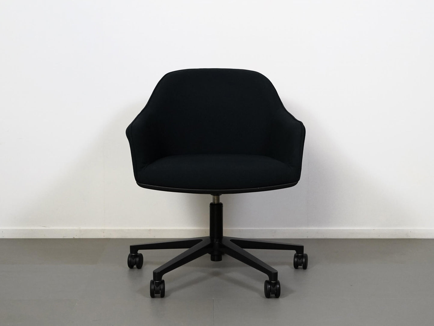 ブルレック兄弟がデザインしたヴィトラのソフトシェルチェア・5スターキャスター・キャスター