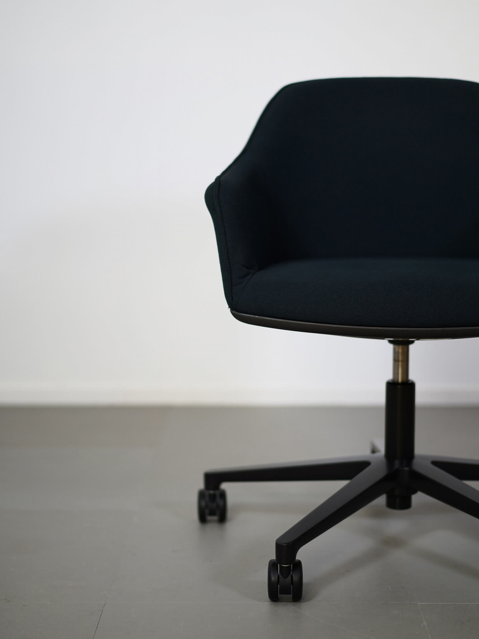 ブルレック兄弟がデザインしたヴィトラのソフトシェルチェア・5スターキャスター・キャスター