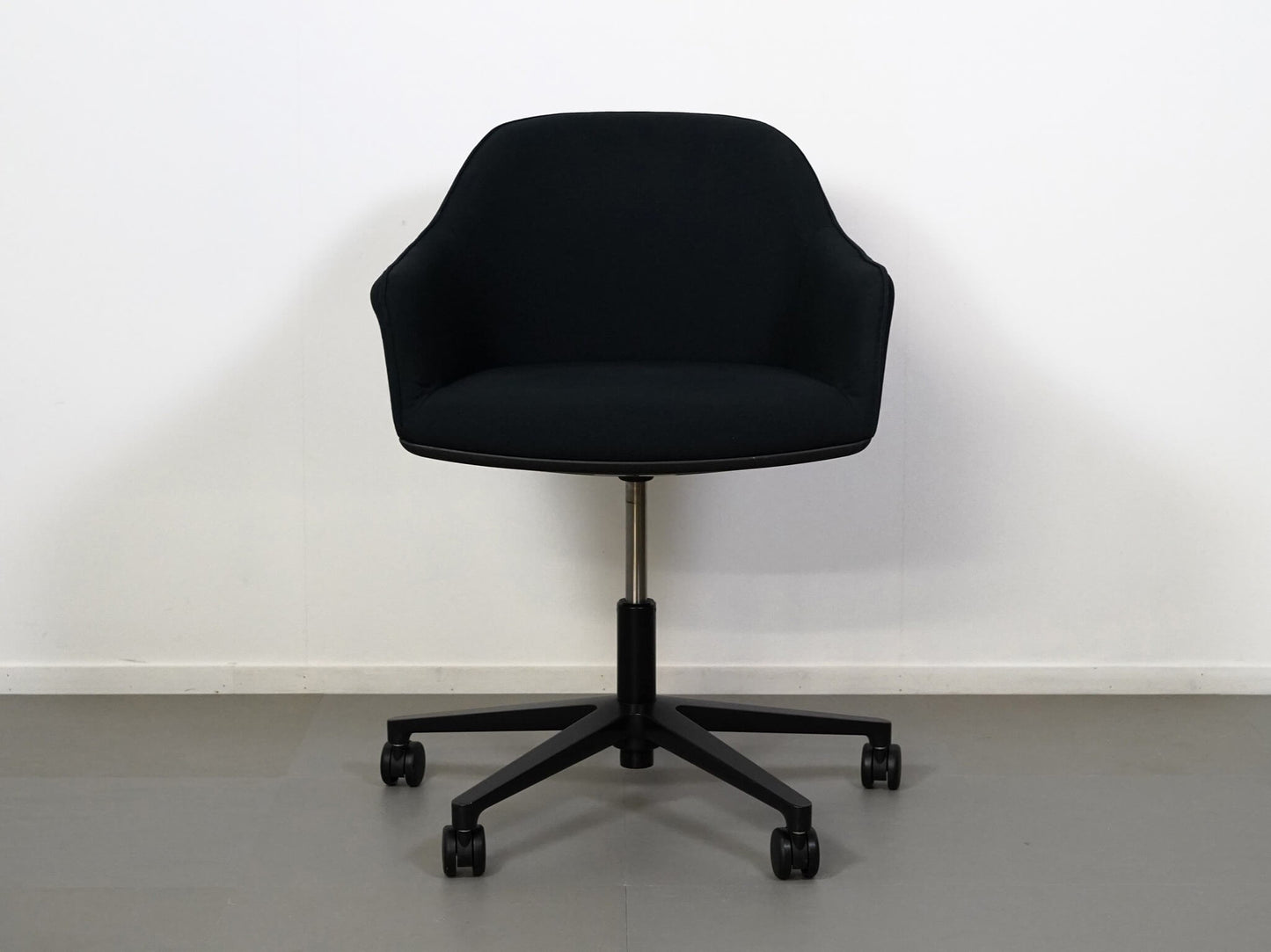 ブルレック兄弟がデザインしたヴィトラのソフトシェルチェア・5スターキャスター・キャスター・昇降