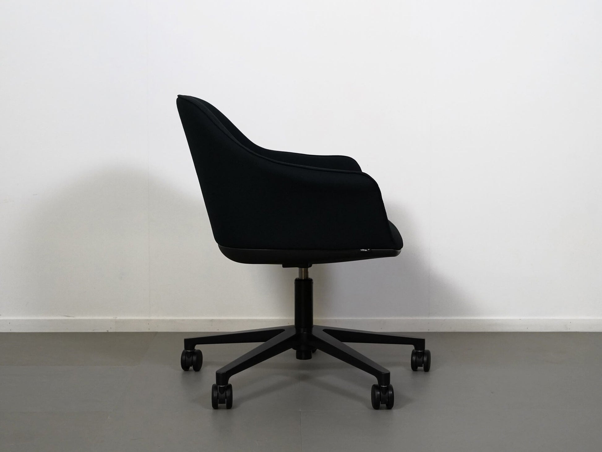 ブルレック兄弟がデザインしたヴィトラのソフトシェルチェア・5スターキャスター・キャスター