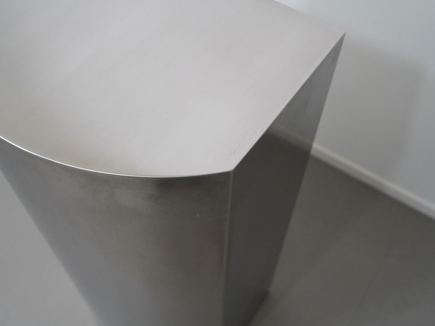 ステンレス ディスプレイスタンド カウンター コンソール ヘアライン / Stainless Steel Display Pedestal Counter Console