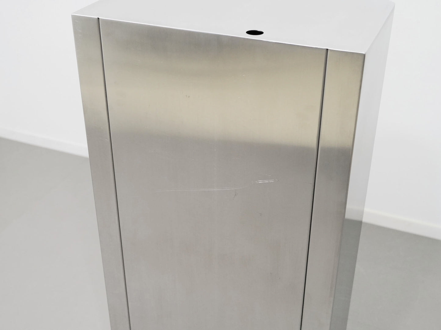 ステンレス ディスプレイスタンド カウンター コンソール ヘアライン / Stainless Steel Display Pedestal Counter Console