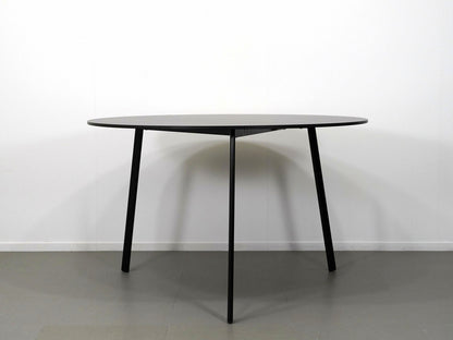 ロナン＆エルワン・ブルレックがデザインしたマジスのストライプド丸テーブルΦ120cmブラック