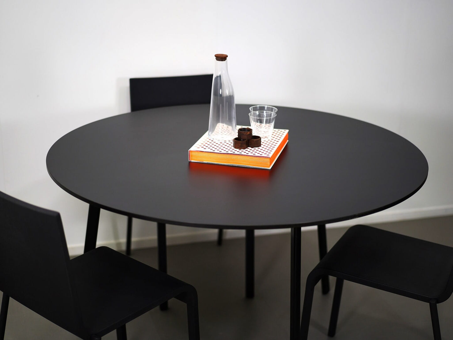 マジス ストライプド テーブル Φ120cm ブラック ロナン＆エルワン・ブルレック / MAGIS STRIPED Table Φ120 Black Ronan & Erwan Bouroullec