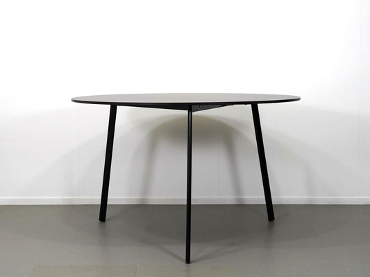 ロナン＆エルワン・ブルレックがデザインしたマジスのストライプド丸テーブルΦ120cmブラック