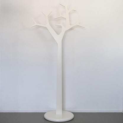 マイケル・ヤング,カトリン・オリーナがデザインしたスウェデッセのコートスタンド・ツリー