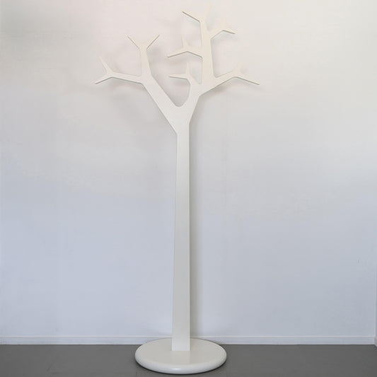 マイケル・ヤング,カトリン・オリーナがデザインしたスウェデッセのコートスタンド・ツリー