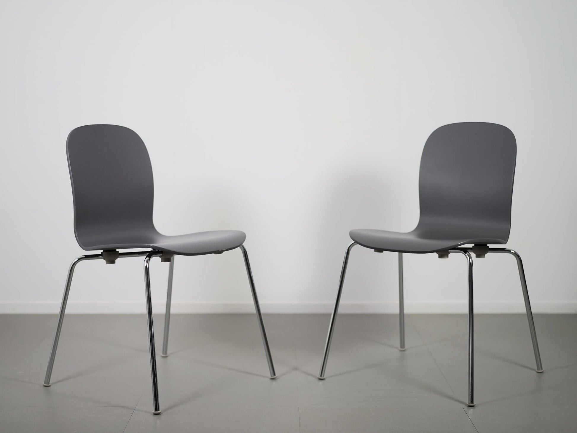 ジャスパーモリソンがデザインした中古・ユーズドのカッペリーニのテートチェア・グレー
