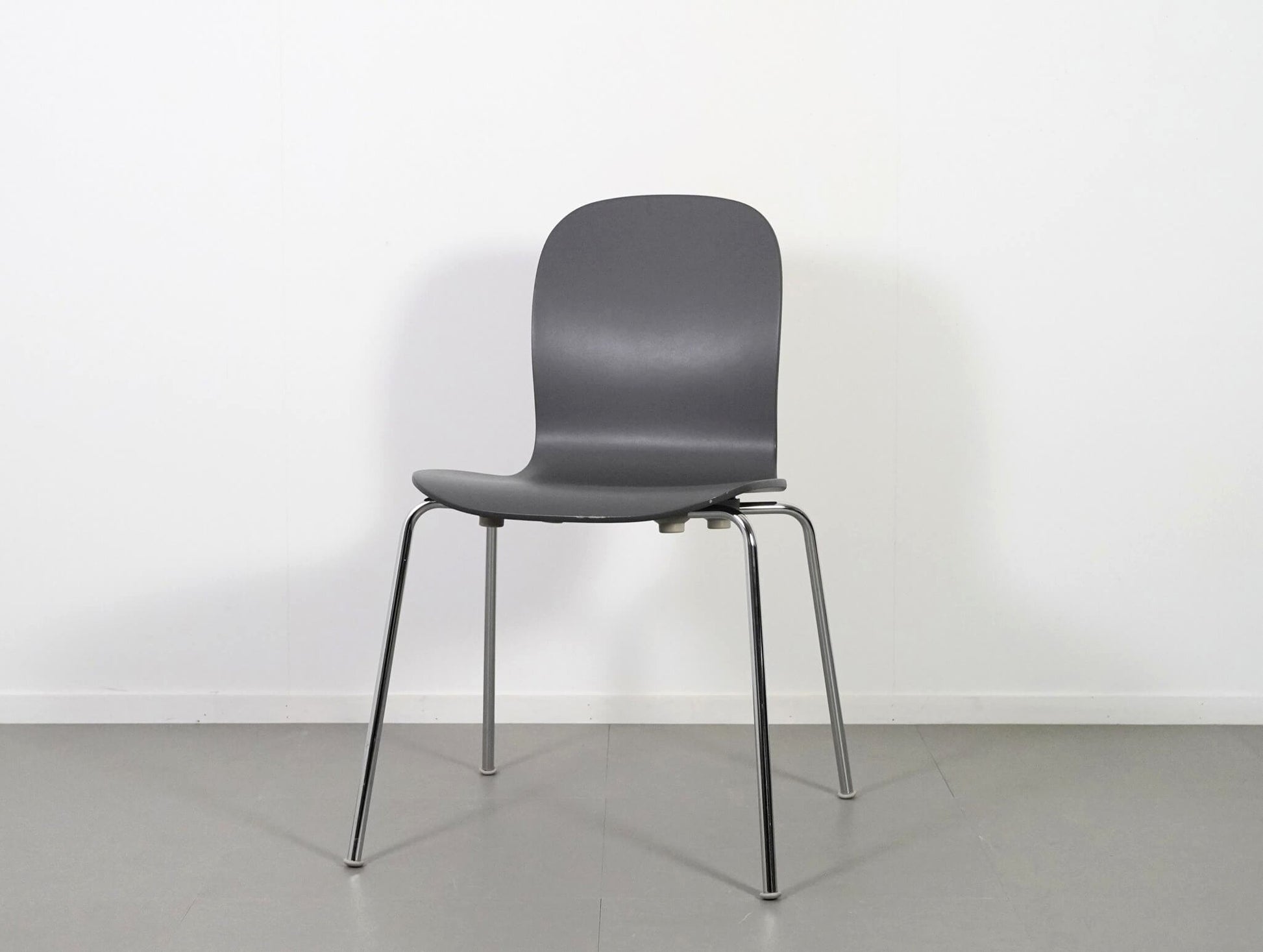 ジャスパーモリソンがデザインしたカッペリーニのテートチェア・スタッキング