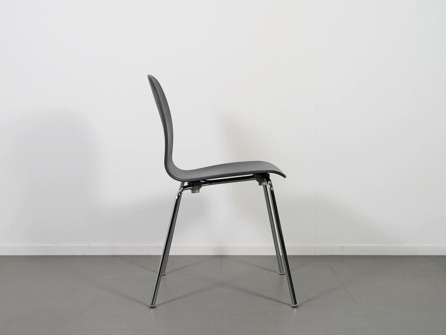 ジャスパーモリソンがデザインしたカッペリーニのテートチェア・スタッキング