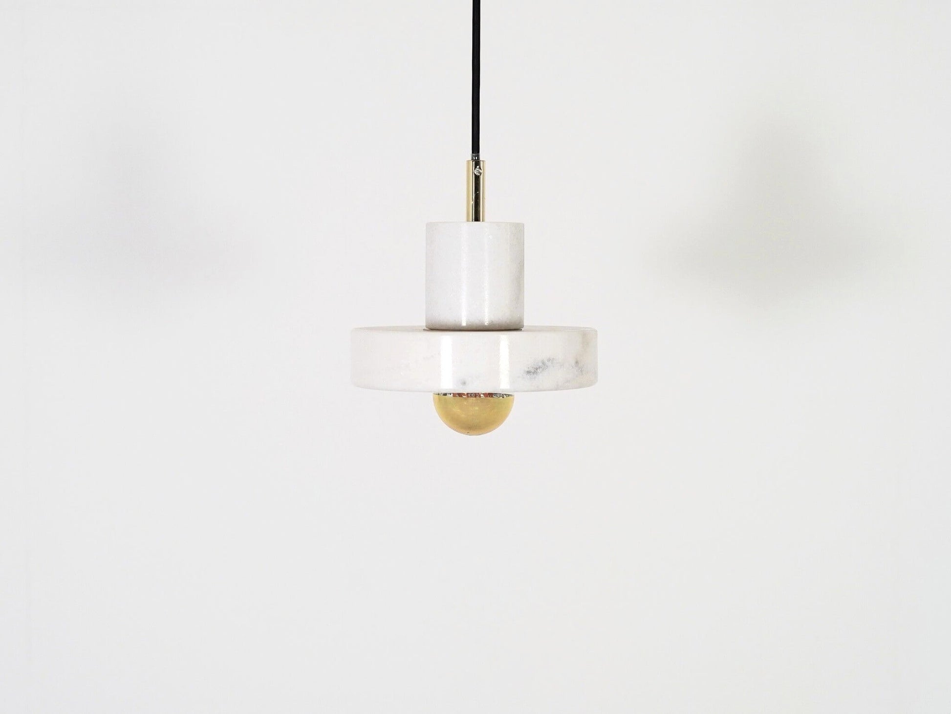 トムディクソンがデザインしたストーンLEDペンダントランプ